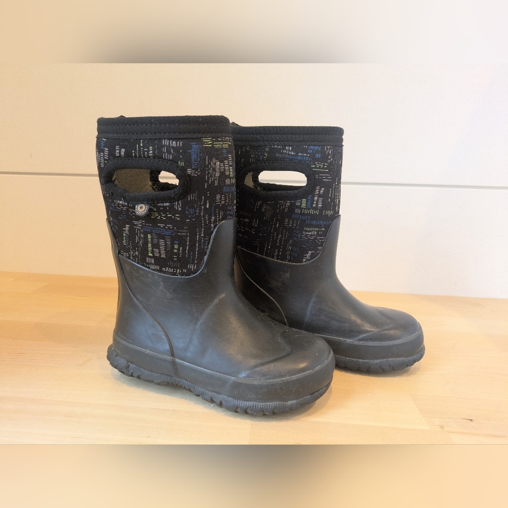 Bogs Kids Black and Blue Pull-On Rain Boots